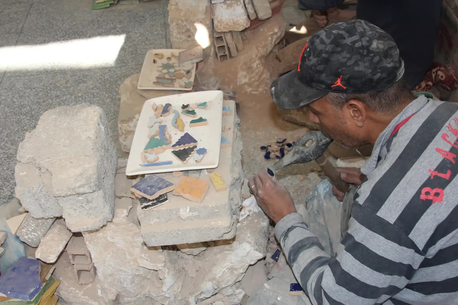 Gestes de décoration guidés à Fès